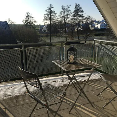 Sonnige Mit Balkon 아파트 *