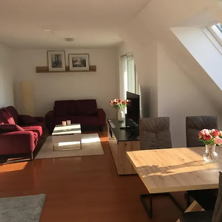 Sonnige Mit Balkon * 埃平根