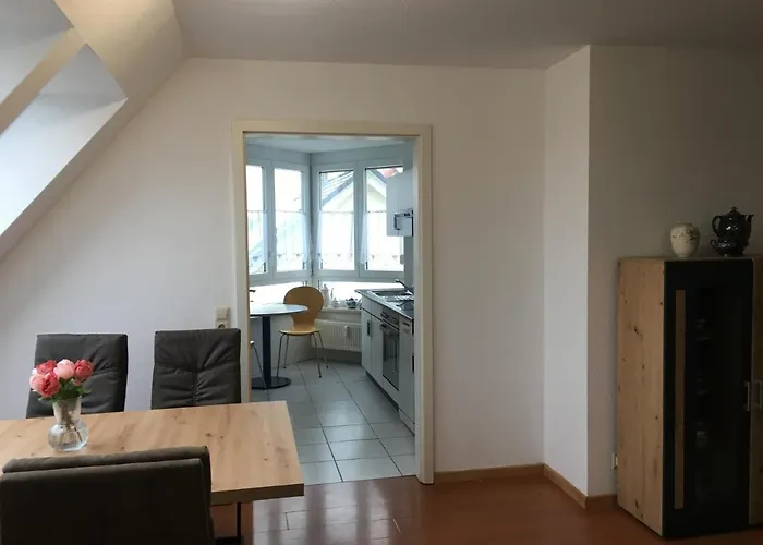 Sonnige Mit Balkon Apartamento