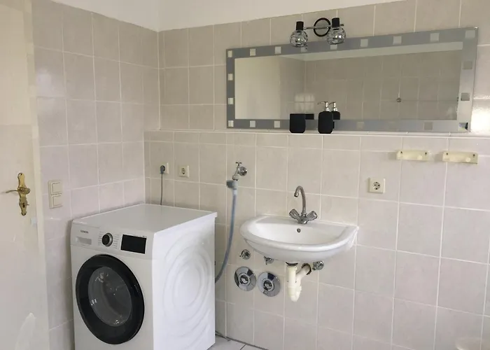 Sonnige Mit Balkon Apartamento